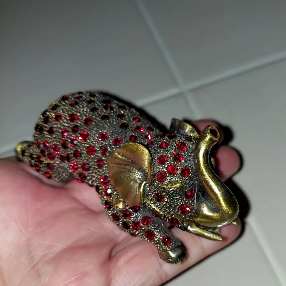 Brass Elephant Garnet Austrian Crystals Jeweled Emerald Eyes Trinket Box Opens - Picture 4 of 9